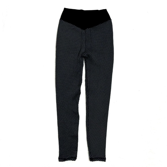 High-Rise Textured Scrunch Butt Leggings NWOT - Picture 2 of 6